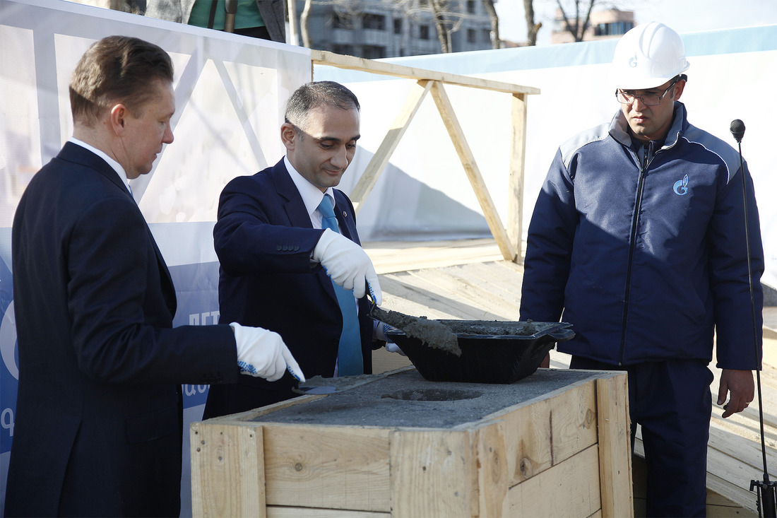 Chairman of the Management Committee of PJSC «Gazprom» Alexey Miller and Chairman of the Management Committee — General Director CJSC «Gazprom Armenia» Vardan Harutyunyan participate in the ceremony of capsule insertion into the foundation of educational-sport complex.