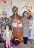 Since 2014, the school in the village of Voskevaz bears the name of Hero of the Soviet Union Suren Artashesovich Sargsyan. Pictured: his daughter, granddaughter, and great-grandchildren at S. Sargsyan School