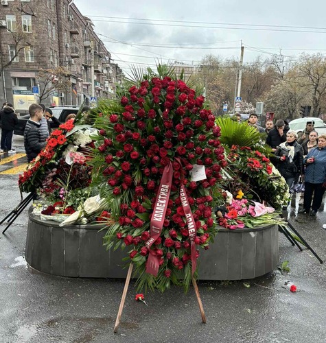 1.A wreath from CJSC Gazprom Armenia staff in the memory of the victims of the terrorist act at the Crocus City Hall.