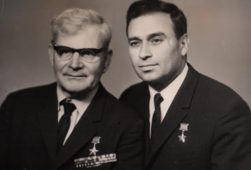 With the commander of the 837th Rifle Regiment of the 238th Rifle Division, Alexander Kirillovich Razumov (left), May 20, 1970, Moscow